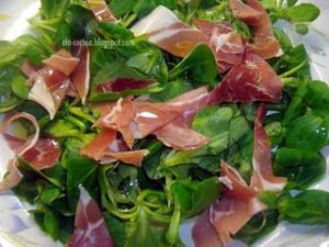 Ensalada de canonigos con jamon