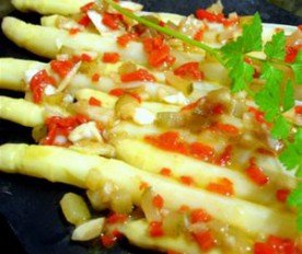 Esparragos con ensaladilla