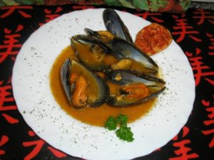 Mejillones con salsa de almendras