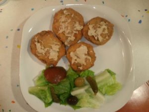 Setas de cardo rebozadas con salsa roquefort