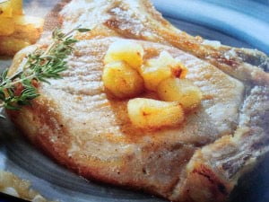 Chuletas de cerdo a la sidra con patatas cocidas