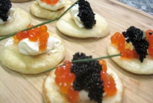 Blinis con patatas y caviar