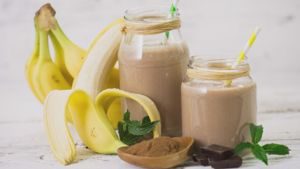 Batido de proteínas de plátano y almendra