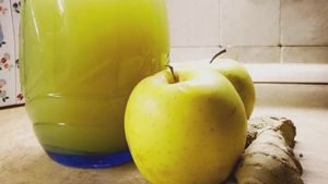 Zumo de frutas manzana, jengibre y limón