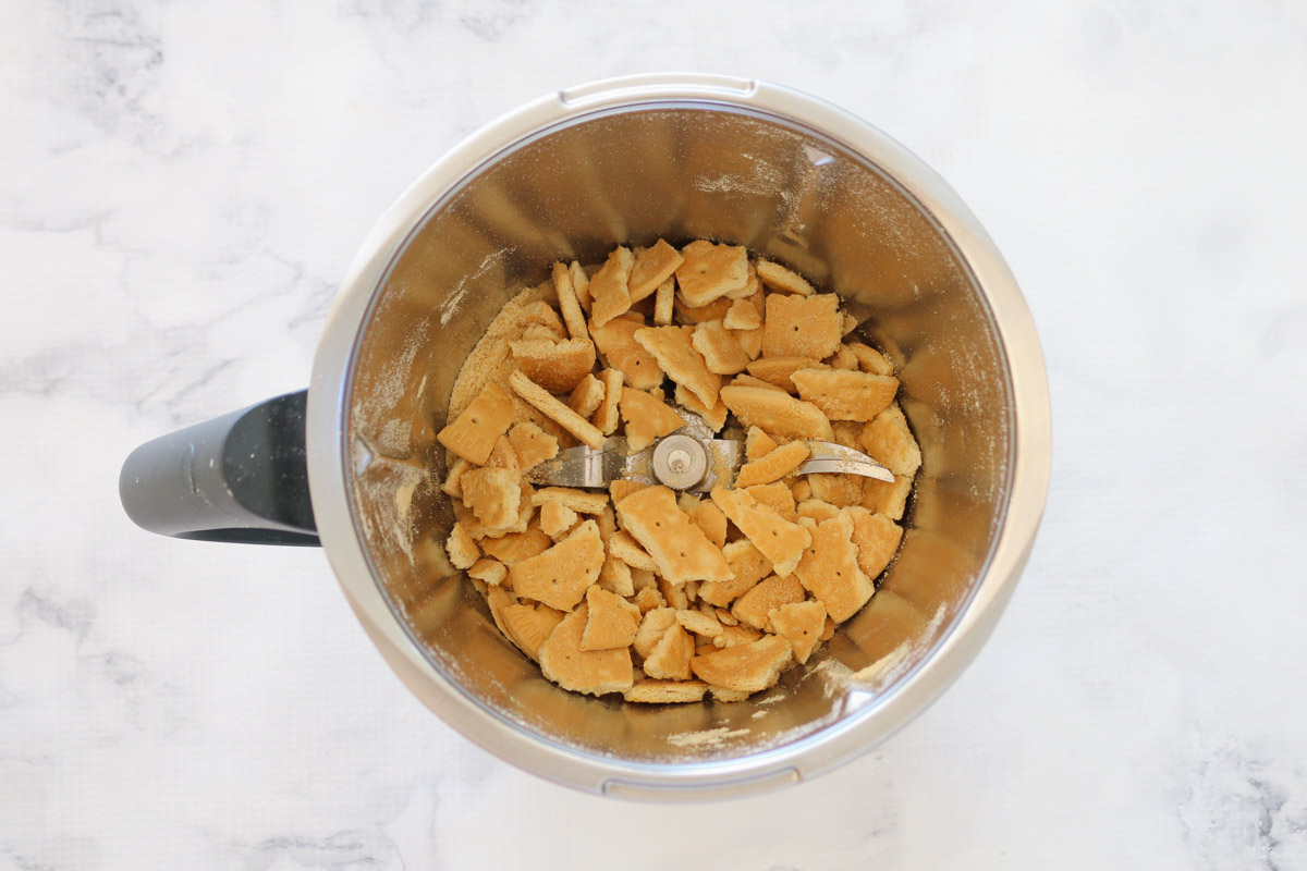 Galletas trituradas en una Thermomix.